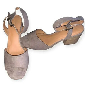 Universal Thread Sandals Pumps heels Megan Strappy Taupe Brown